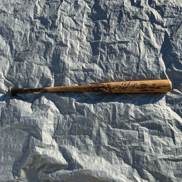 Vintage MLB JUSTIN HUBER MINNESOTA TWINS Autographed Baseball Bat Game Used - Picture 2 of 6